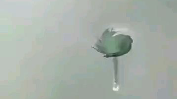 这是啥现象 水龙卷倒过来了